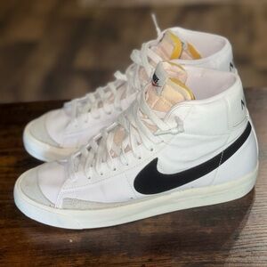 Nike Blazer Mids Men’s 9